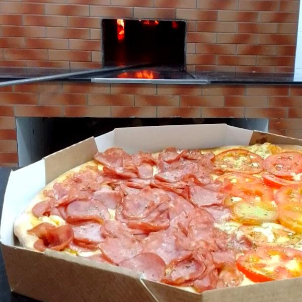 Foto 3 Rapidità Pizzaria - Unidade Água Verde. Forno a lenha, massa artesanal, recheada, entrega com rapidez,.