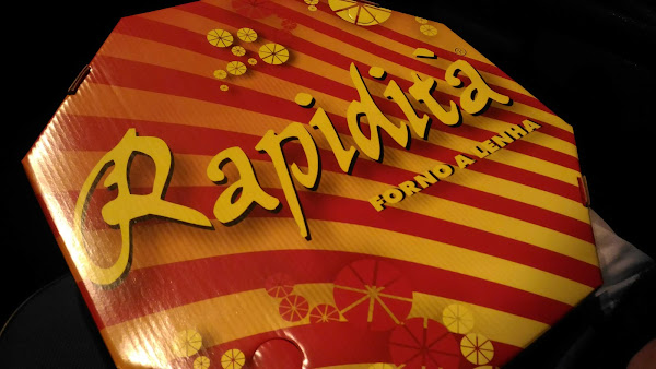 Foto 2 Rapidità Pizzaria - Unidade Alto da XV. Forno a lenha, massa artesanal, recheada, entrega com rapidez.