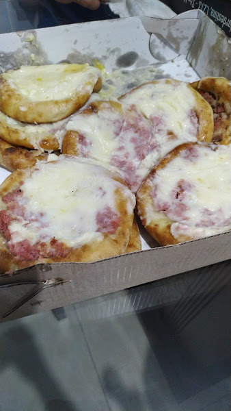 Foto 2 Pizzaria e Esfiharia Faraós