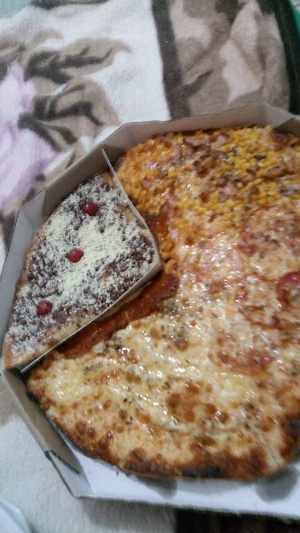 Foto 5 Pepperoni Pizzas