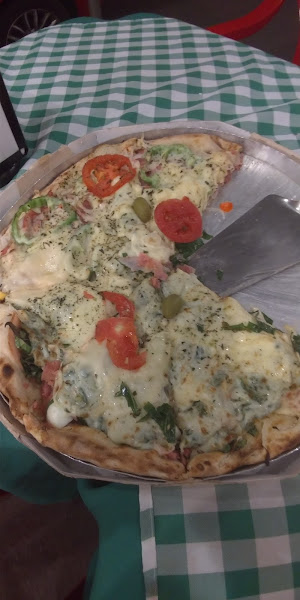 Foto 1 Pellegrinos Pizza 4