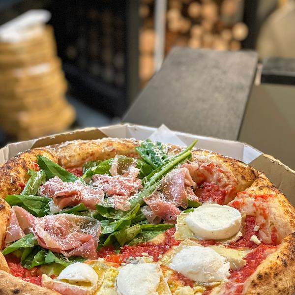 Foto 2 Piazza Napoletana