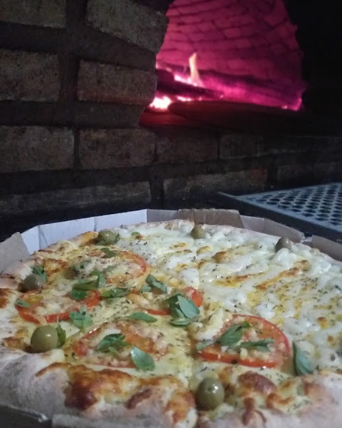 La Família Pizzaria