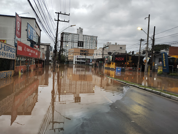 Foto 2 Pizzaria em Blumenau - Disk Pizza - Tele entrega - Forno a Lenha - A Melhor!