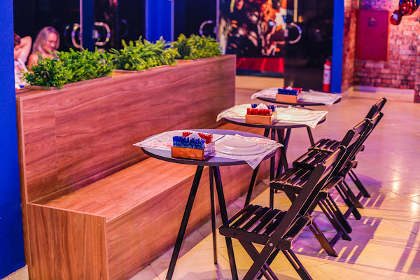 Foto 2 Pizza com a Mão