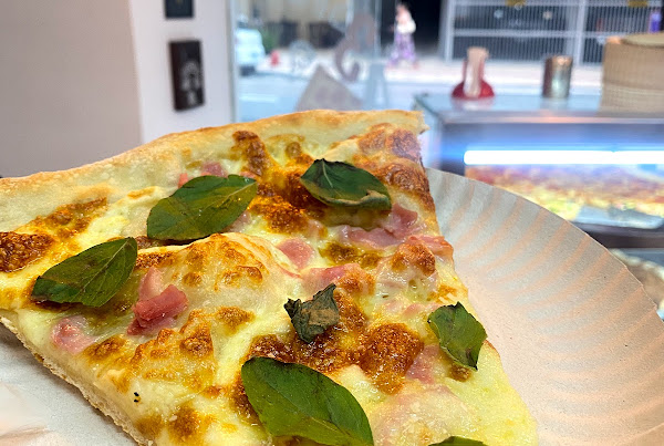 Foto 1 New York Style Pizza 3 /BC