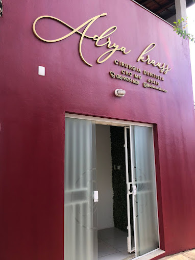 Dra. Adrya Krauss | Dentista | Botox | Lentes em Resina | Em Passos