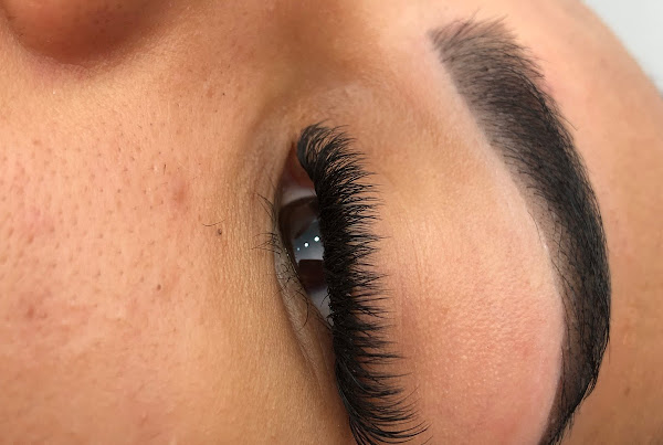 Zaira leão Cílios e sobrancelhas