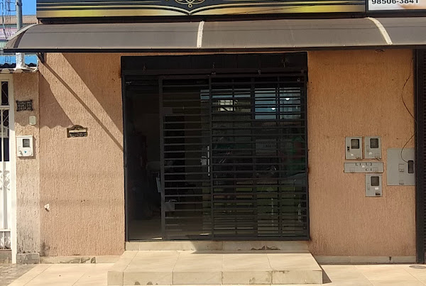 Sim Senhora cabelo -sobrancelha -maquiagem