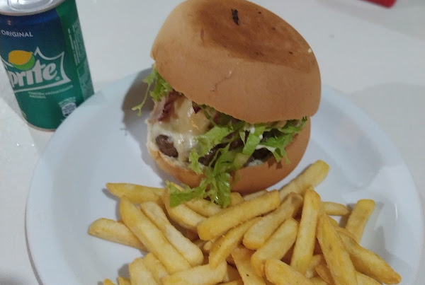 Lá burguer Garagem Goumet