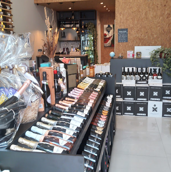 Foto 1 Vinoteria