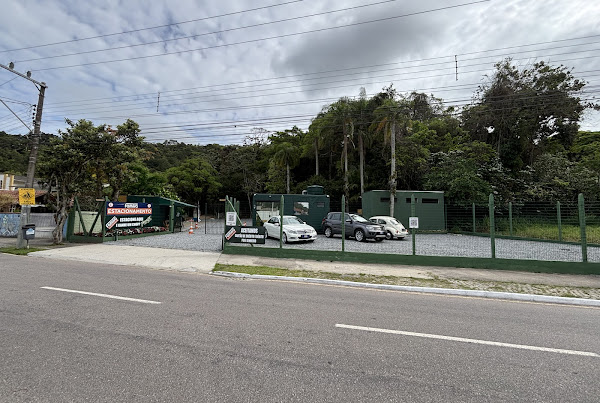 Foto 1 FAMÍLIA ESTACIONAMENTO