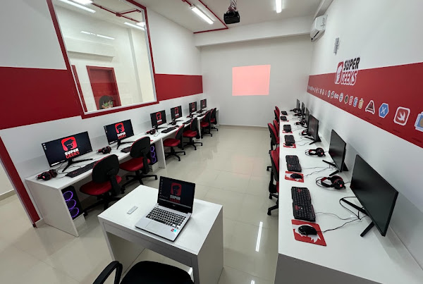 Foto 2 SuperGeeks Balneário Camboriú - 1ª Escola de Programação e Robótica para crianças e adolescentes Foto 2 SuperGeeks Balneário Camboriú - 1ª Escola de Programação e Robótica para crianças e adolescentes