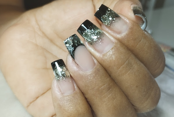 Ana Maria Designer de Unhas