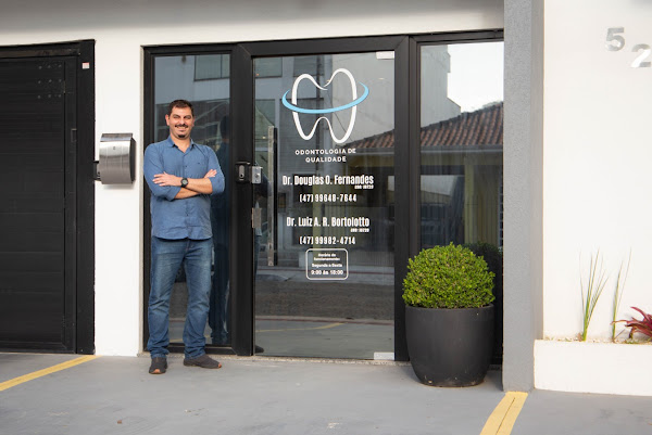 Consultório odontológico Dr. Douglas Fernandes