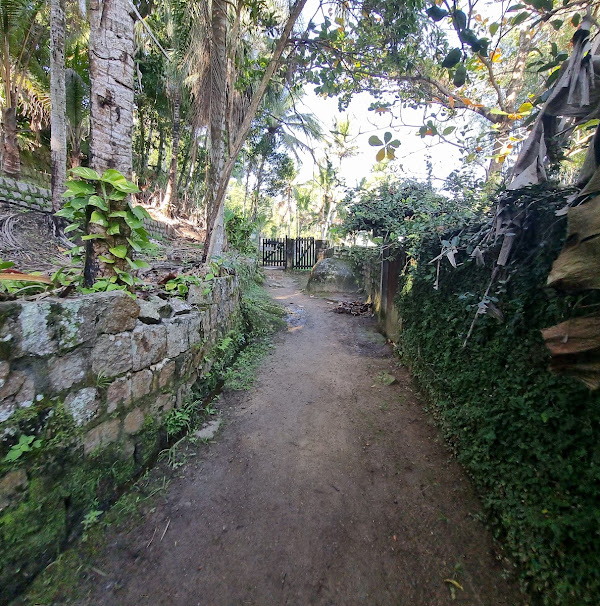 Foto 3 Trilha para as Praias de Fora e Godói