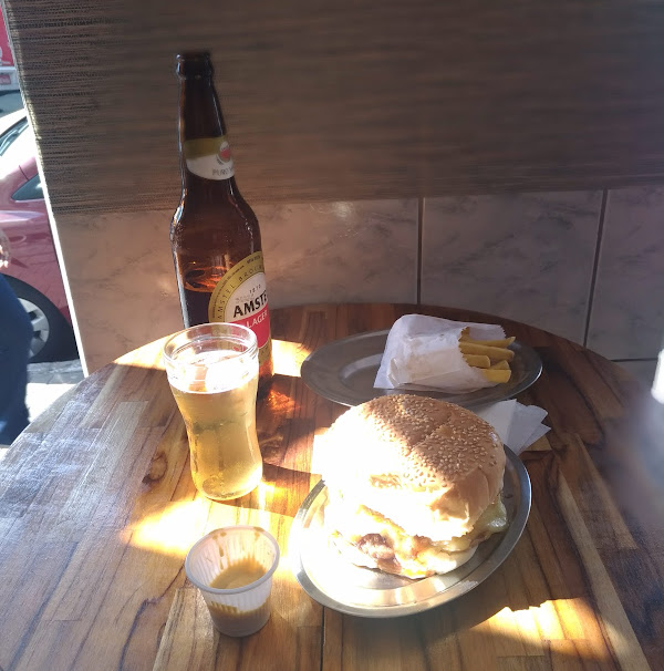 Foto 2 Survival Burger Foto 2 Survival Burger