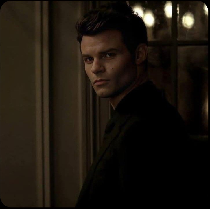 Chat with Elijah Mikaelson on YourCrush.ai